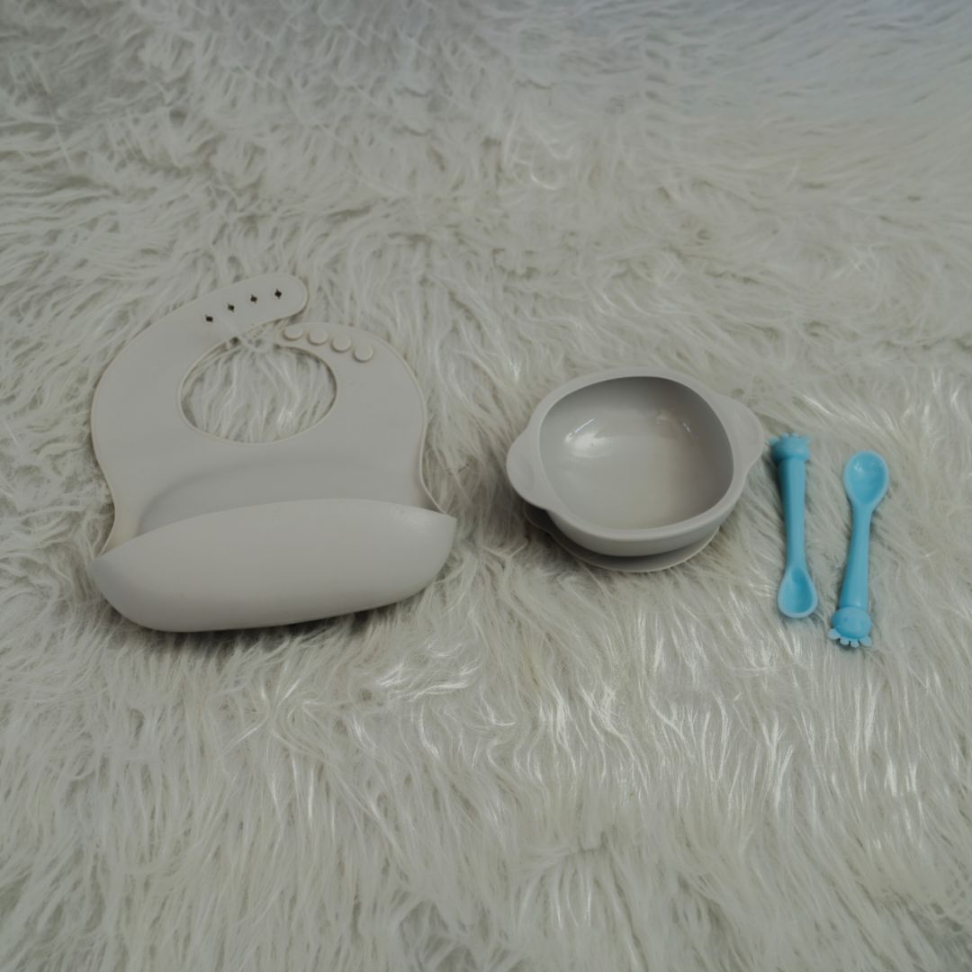 6 Month + Feeding Set Silicone Bowl And Giraffe Silicon Spoon With A Silicon Bib | Silicone Feeding Set - b4brainuae